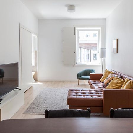Classy 2Bdr Apartment In Downtown By Lovelystay Lissabon Buitenkant foto