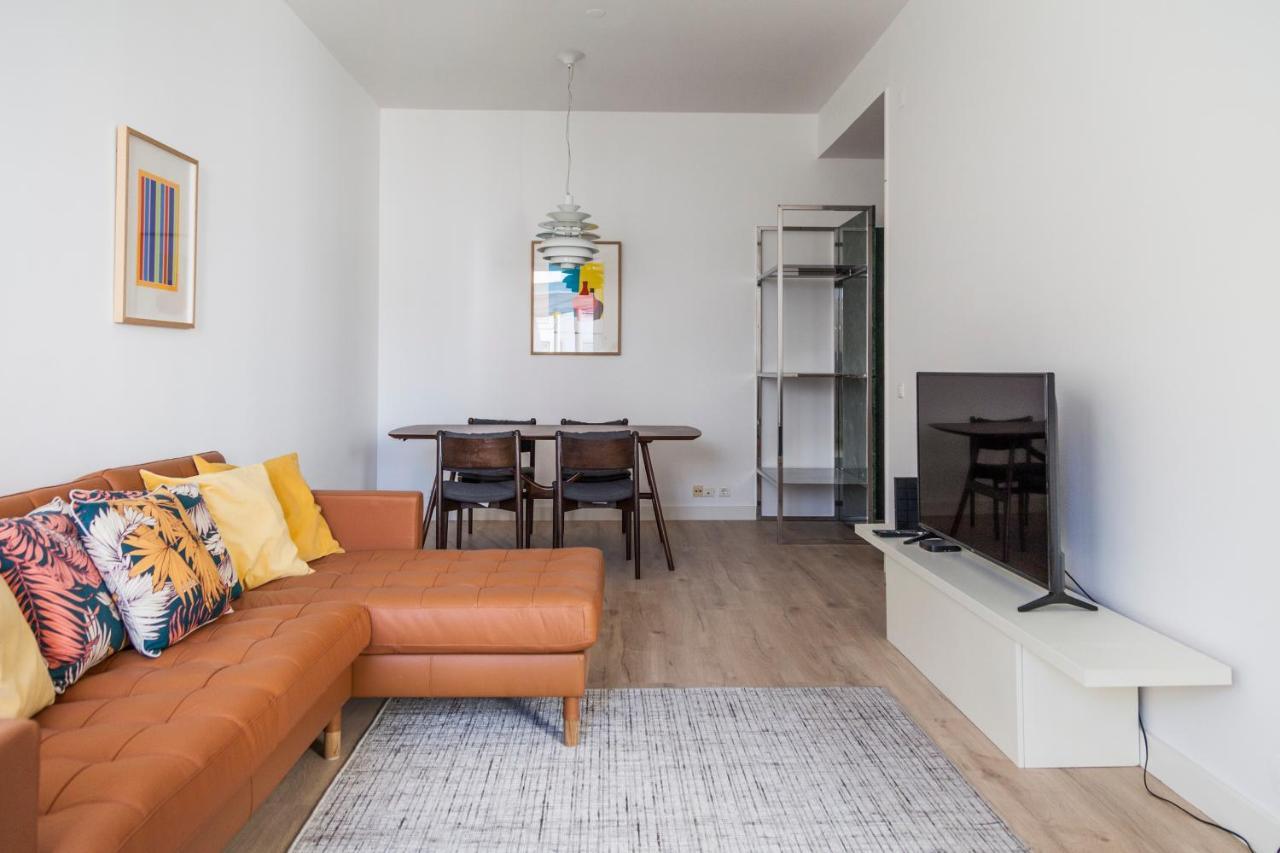 Classy 2Bdr Apartment In Downtown By Lovelystay Lissabon Buitenkant foto