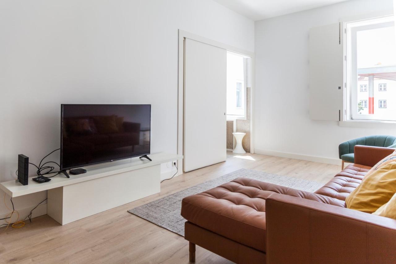 Classy 2Bdr Apartment In Downtown By Lovelystay Lissabon Buitenkant foto