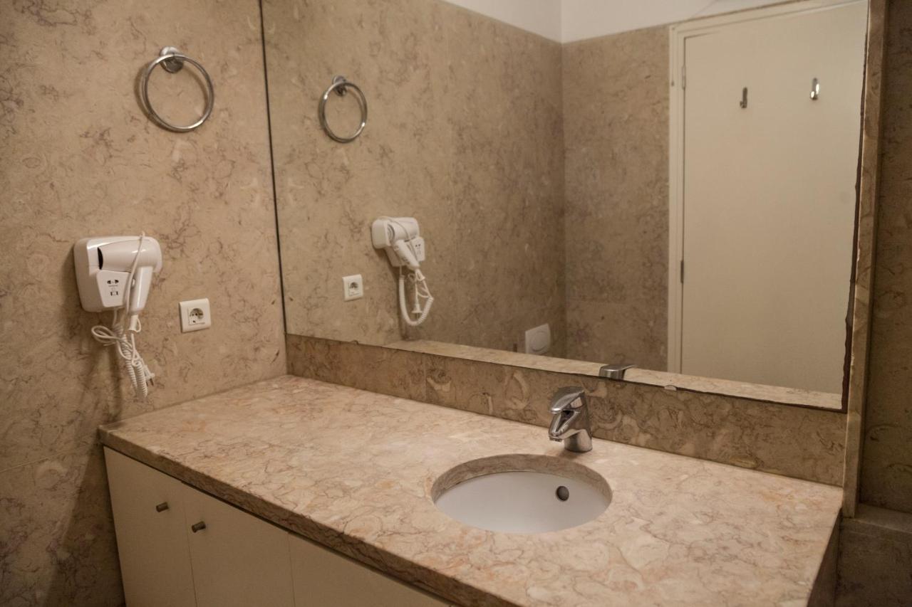 Classy 2Bdr Apartment In Downtown By Lovelystay Lissabon Buitenkant foto